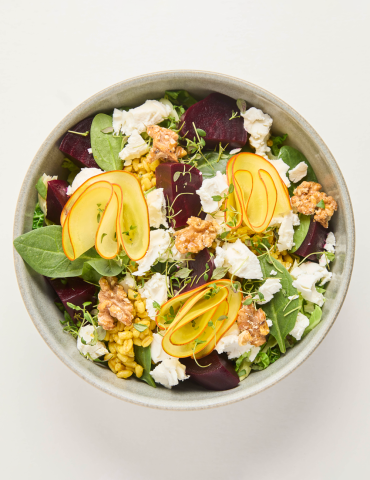 Varm bowl med chèvre, betor och farro | Panini Internazionale